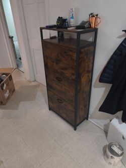 Shoe cabinet
