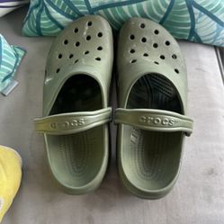 Green Men’s Crocs Size 11 Used