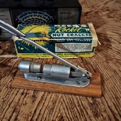 Vintage Arthur W. REED'S ROCKET NUT CRACKER Model R-300 w/Original Box