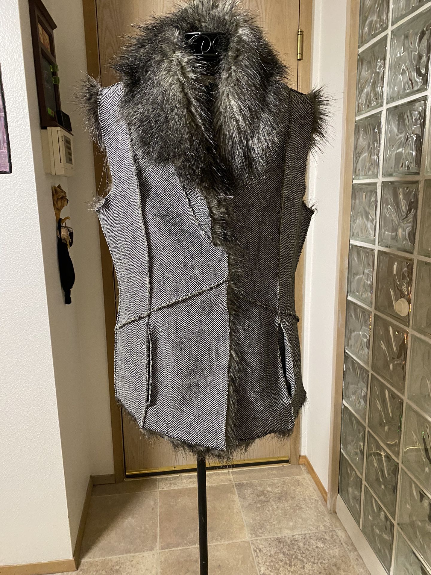 Women’s Vest Faux Fur & Herronebone Wool