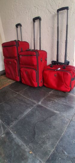 3 pc luggage set 👌  dolly handle easy roll  transport travel bags excellent conditions  telescope popup handles good wheels carry on & check-in