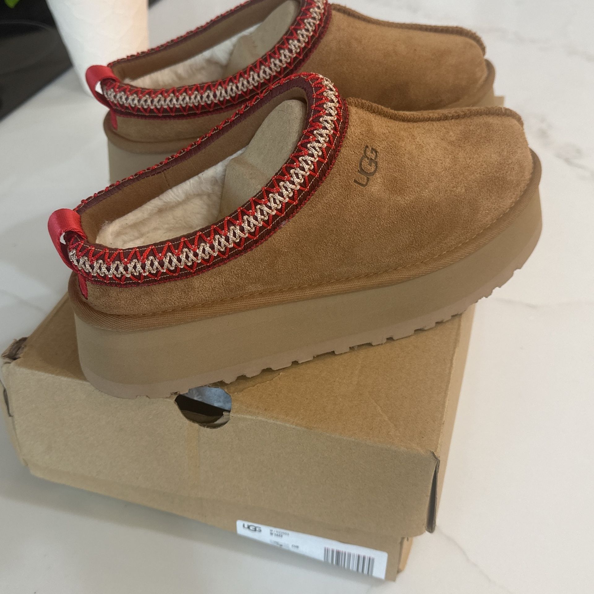 Ugg platform Shoes Size 7