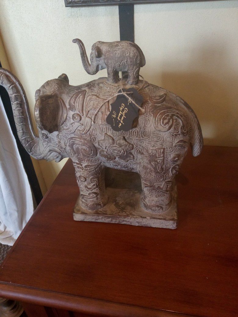 Double Elephant Statue