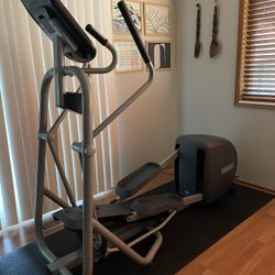 Precor Elliptical Efx222