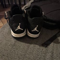 Used Jordan 4 Retro White thunder 