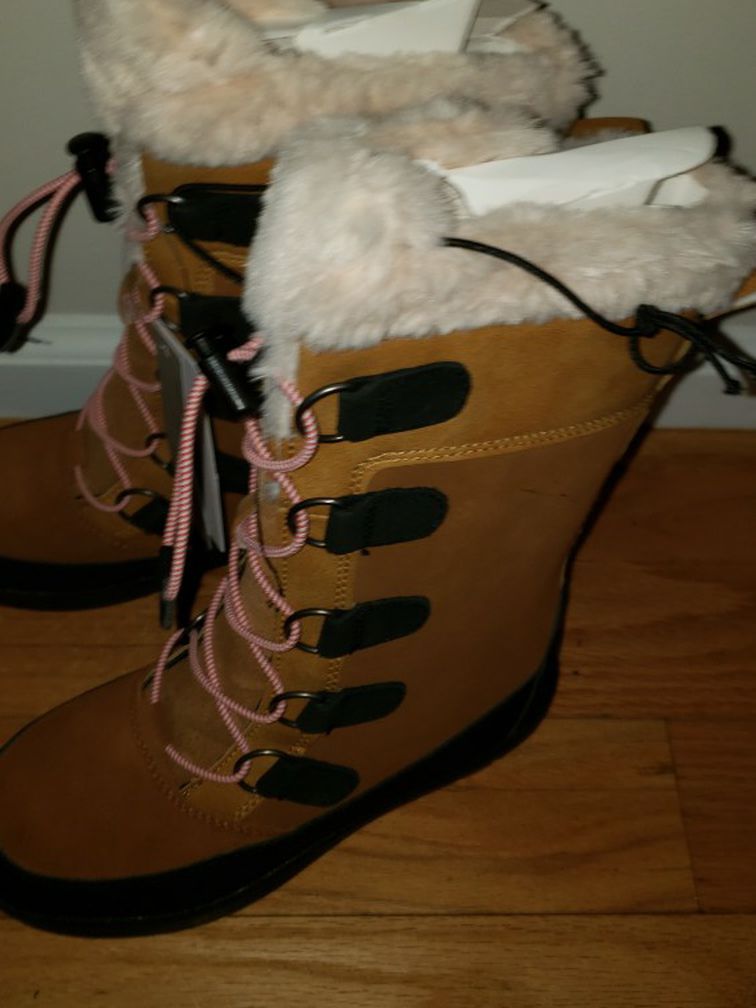 Kids Size 2 Snow Boots