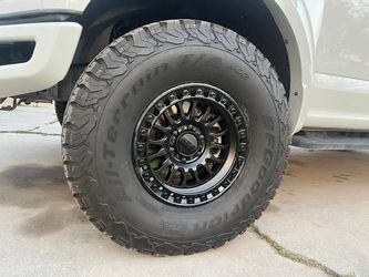 KMC 552 17’ & BFGoodrich KO2 37x12.50R17