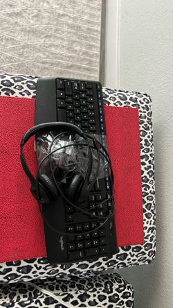 Cordless keyboard and headset