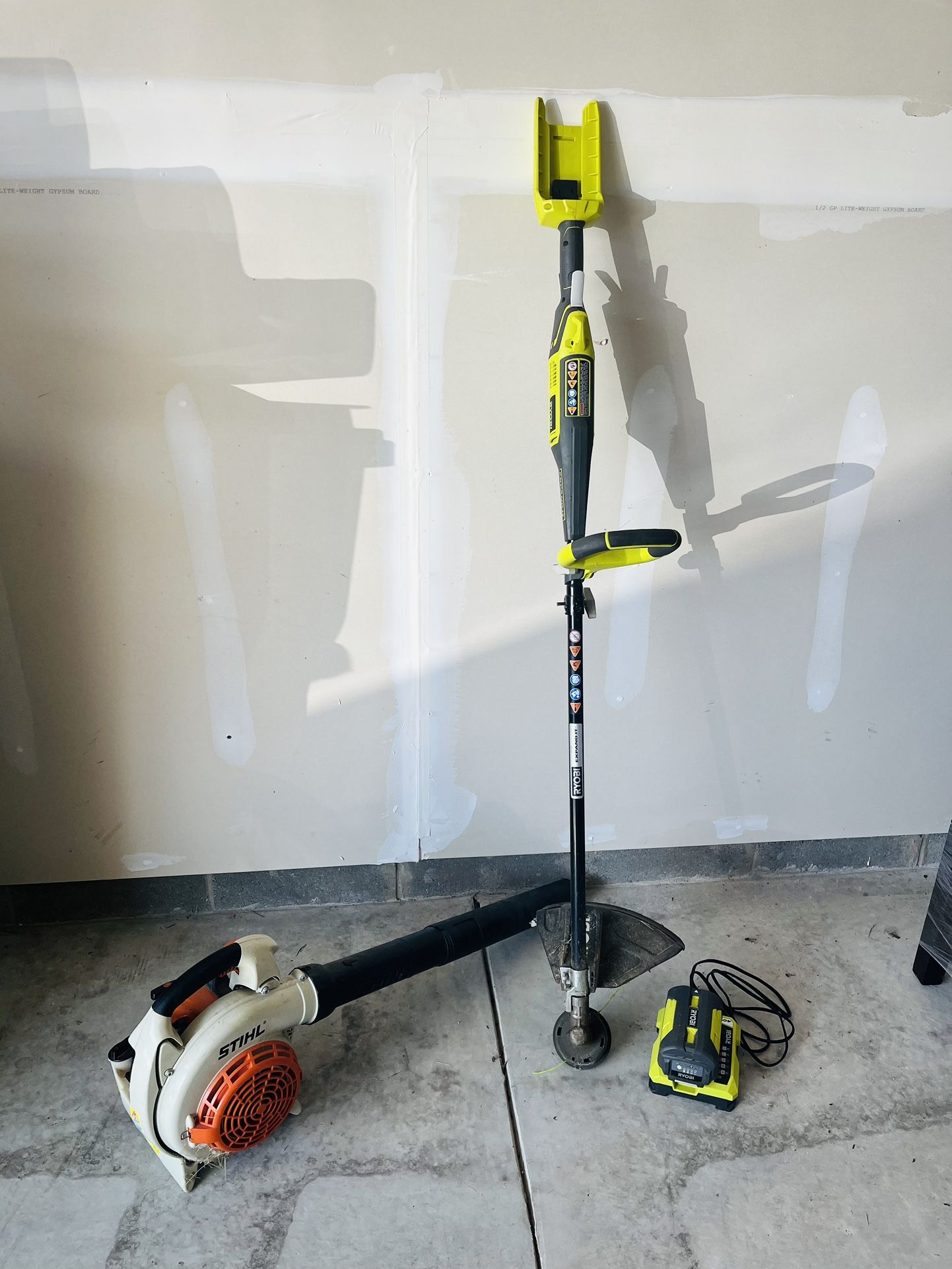 Stihl Leaf/Grass Blower and Ryobi 40V Expand-It Trimmer
