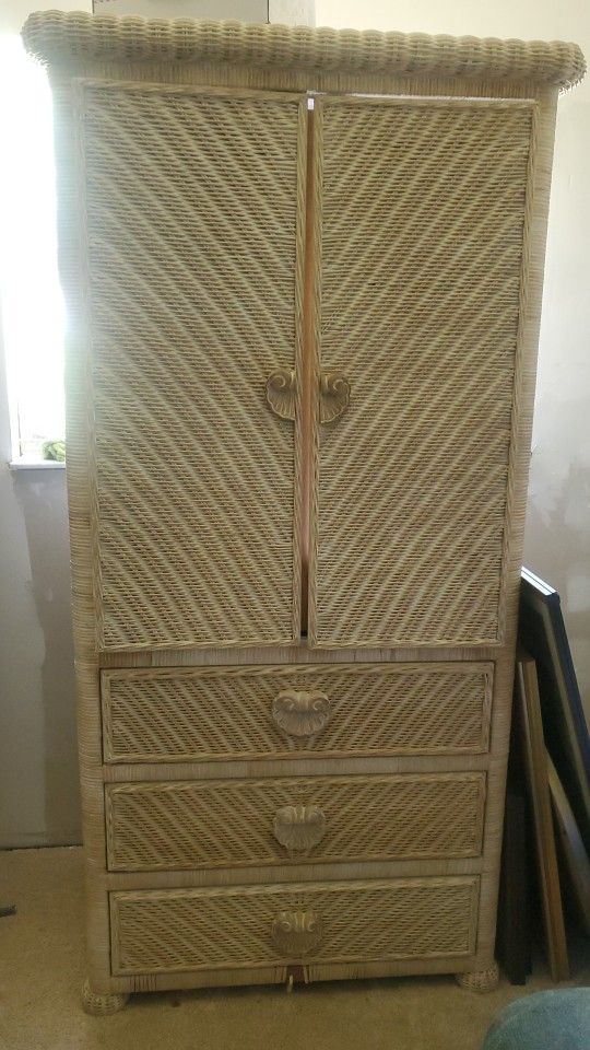 White/beige Wicker Cabinet