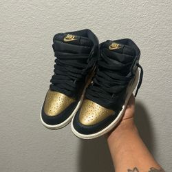 Jordan 1 Metallic gold 