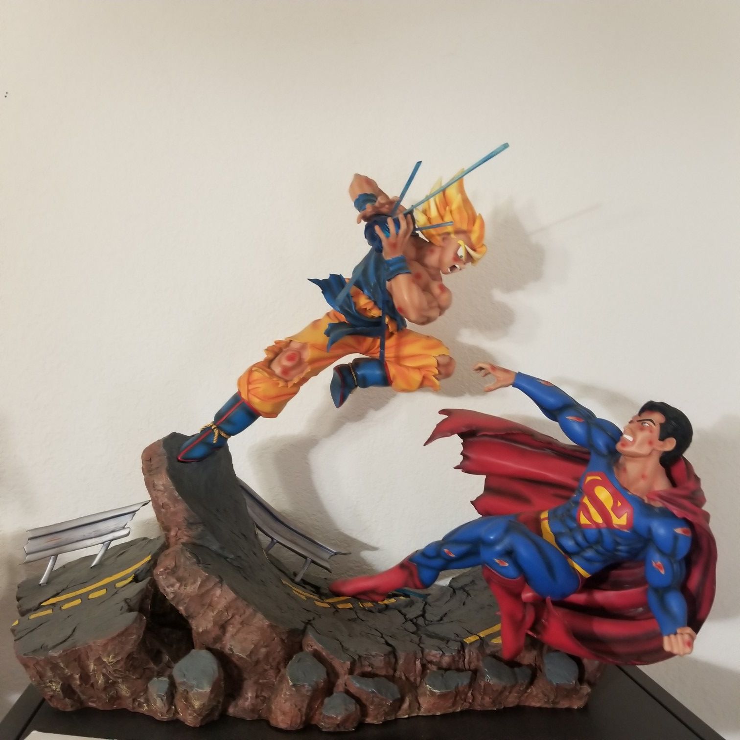 VKH Super Saiyan Goku vs Superman Statue
