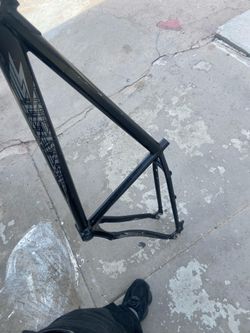 throne goon frame