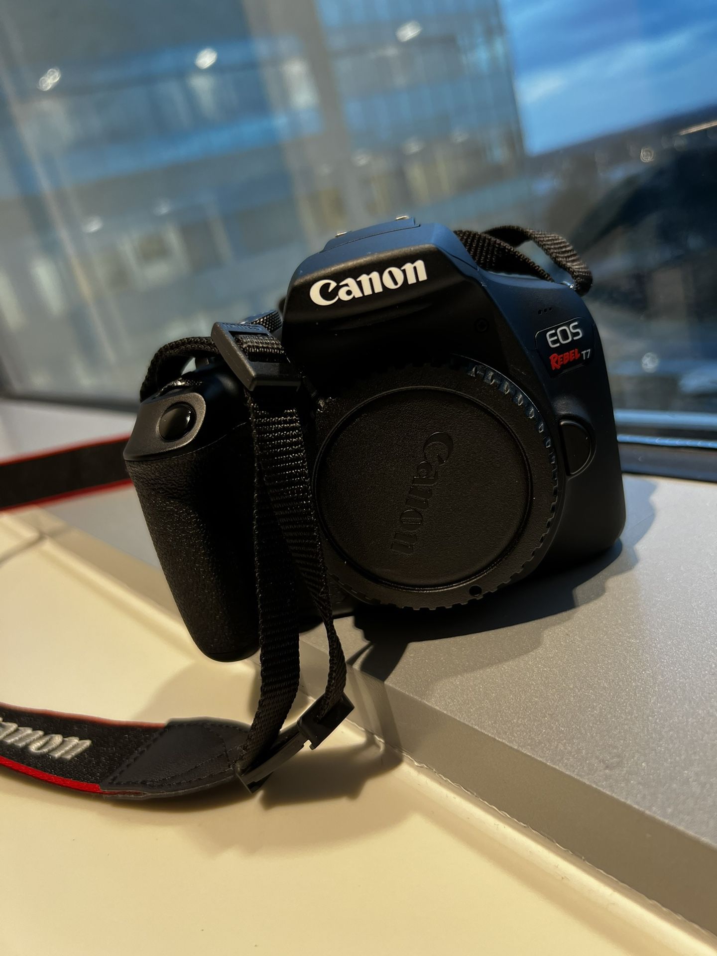 DSLR Canon Rebel T7