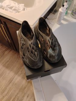 Yeezy Foam RnR MX Cinder 