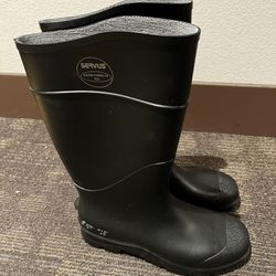 Serves Rain Boots 10/10