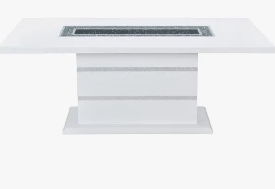 Global Furniture Diamond Crystal Layers With Chairs