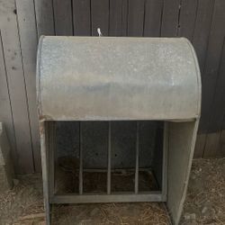 Horse Feeder