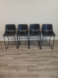 Set of 4 bar stools