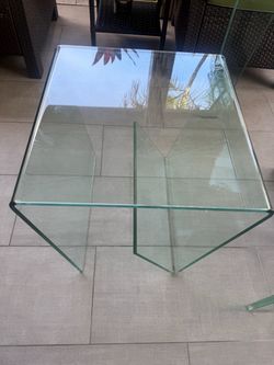 Side table / Mesa pequeña