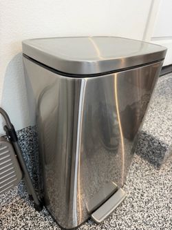 Stainless steel trash can