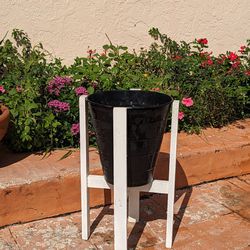 Foldable White Modern Planter Stand /Flower Pot Holder