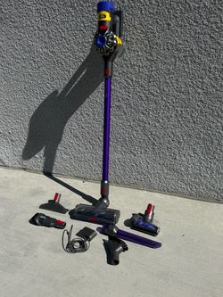 Dyson v8 Animal cordless vacuum