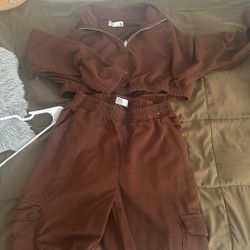 Half Zip Crop Sweatshirt (M) With Gargo Jogger(L)