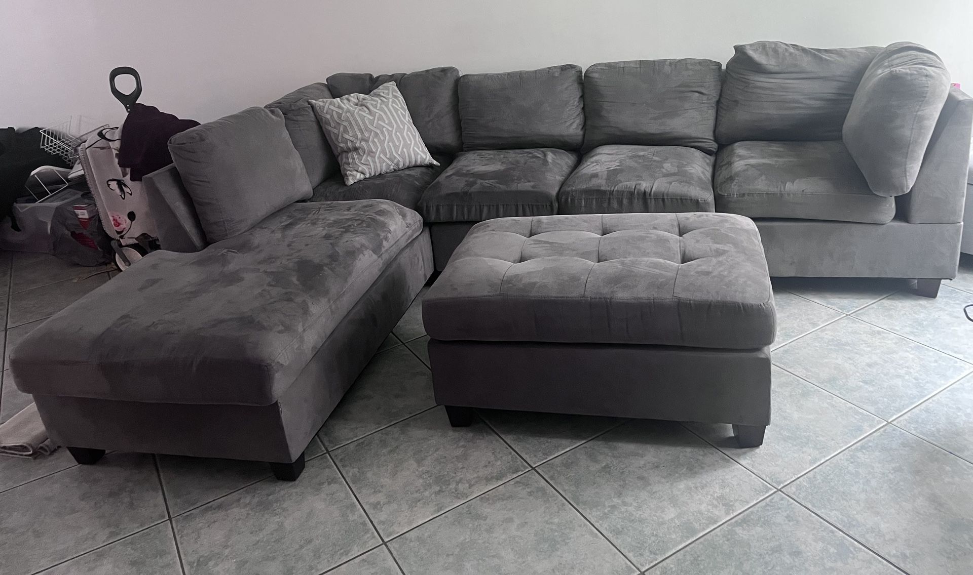 β¨ Grey Sectional Couch with Ottoman β $150 OBO β¨