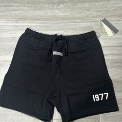 Essentials shorts iron