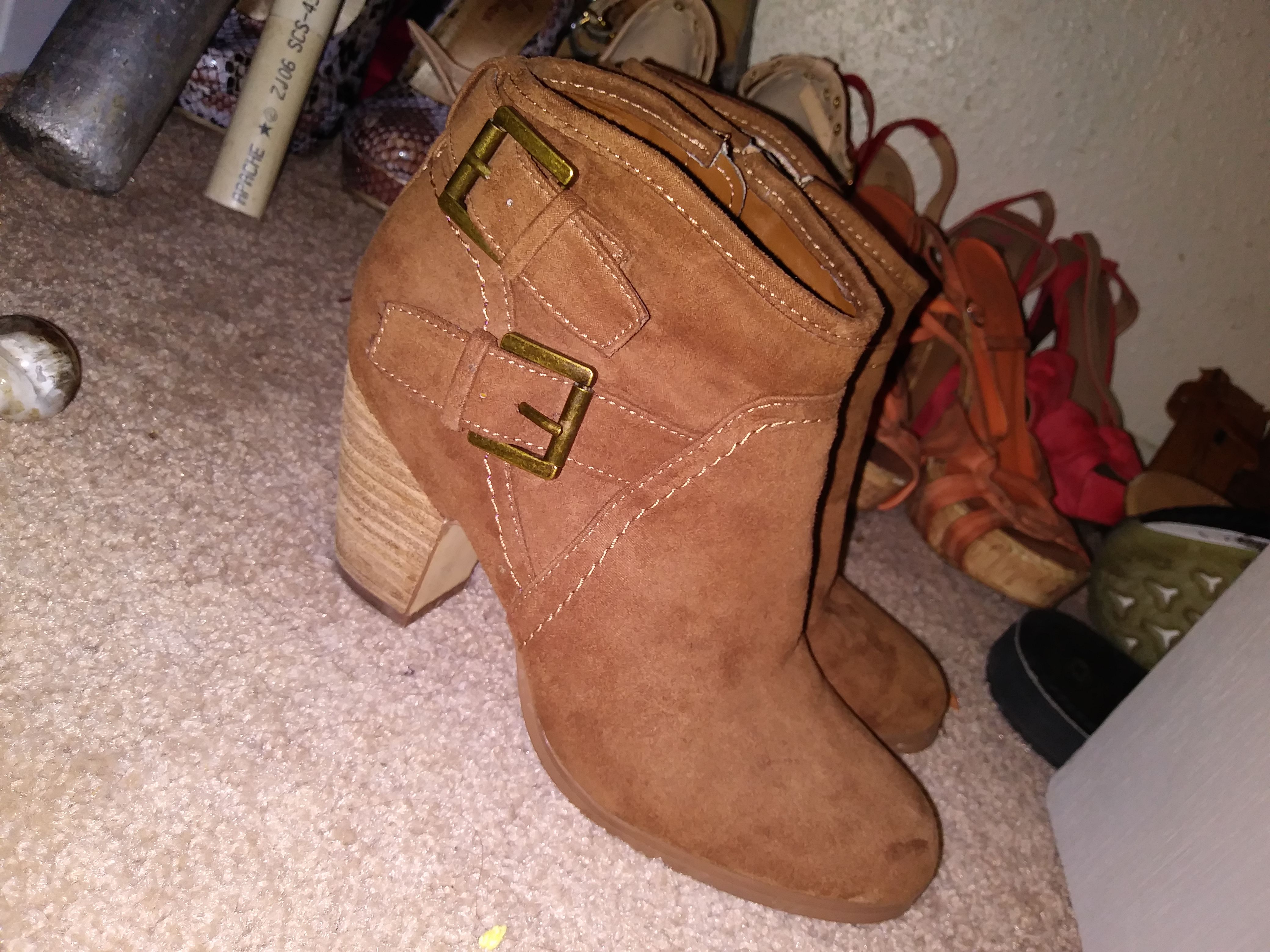 Size 6 brown heel boots