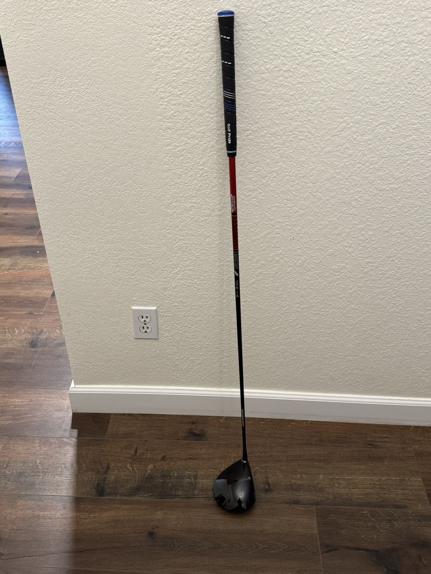 Taylormade QI10 Driver 9 degrees with upgraded Graphite Design AD VF 6S (Stiff) Very Good Condition 