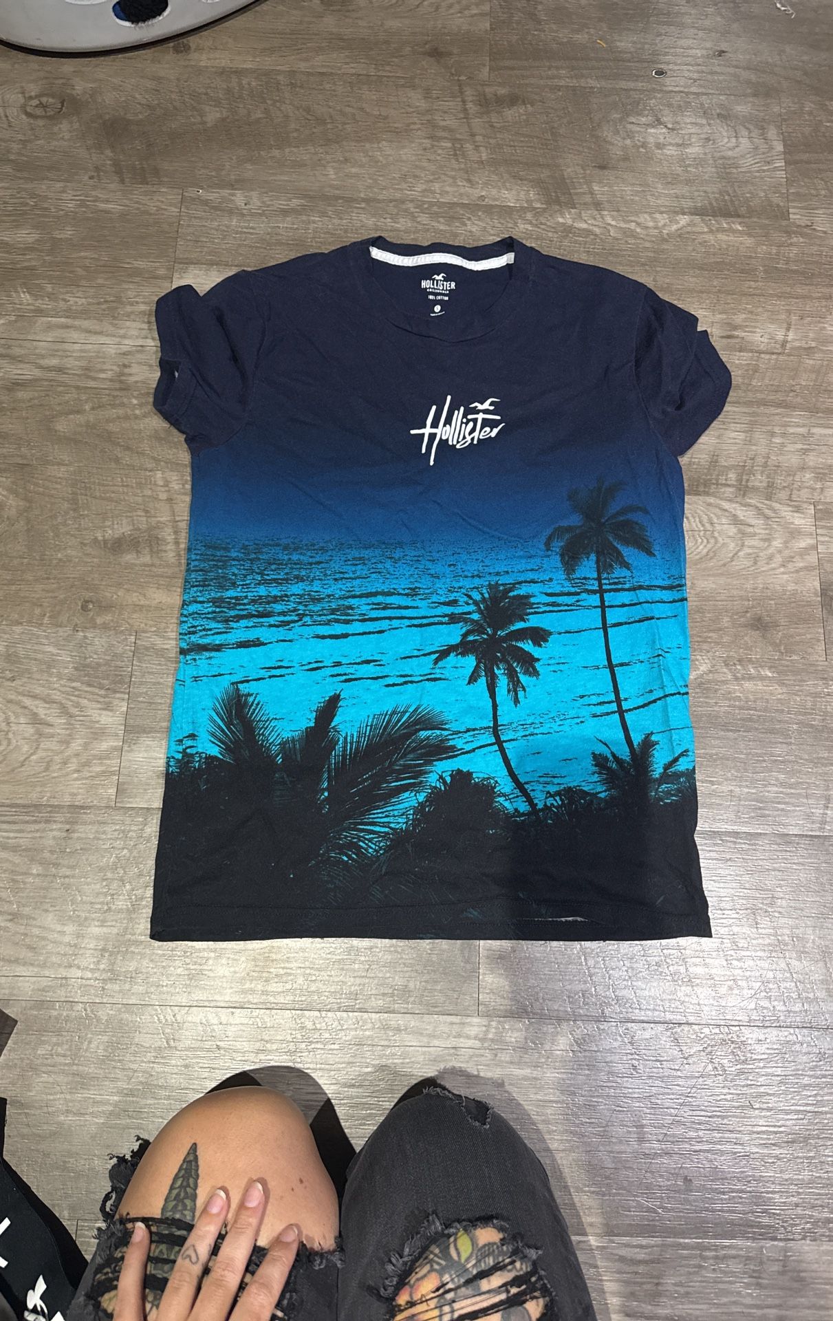 Men's Hollister Tshirt