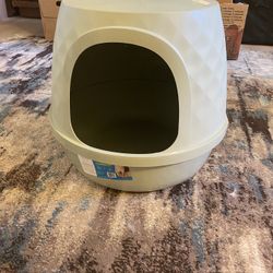 New Kitty Litter Box-  Never Used