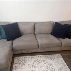 Sectional Couch With Chase