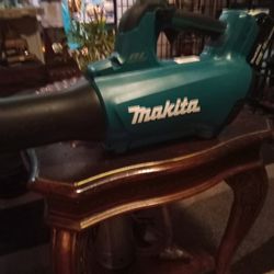Makita 18 Volt Lithium Ion Cordless Blower New Condition Don't Have Charger No Longer Lost It In Moving But Battery Is Charged Fully Does Work Fine
