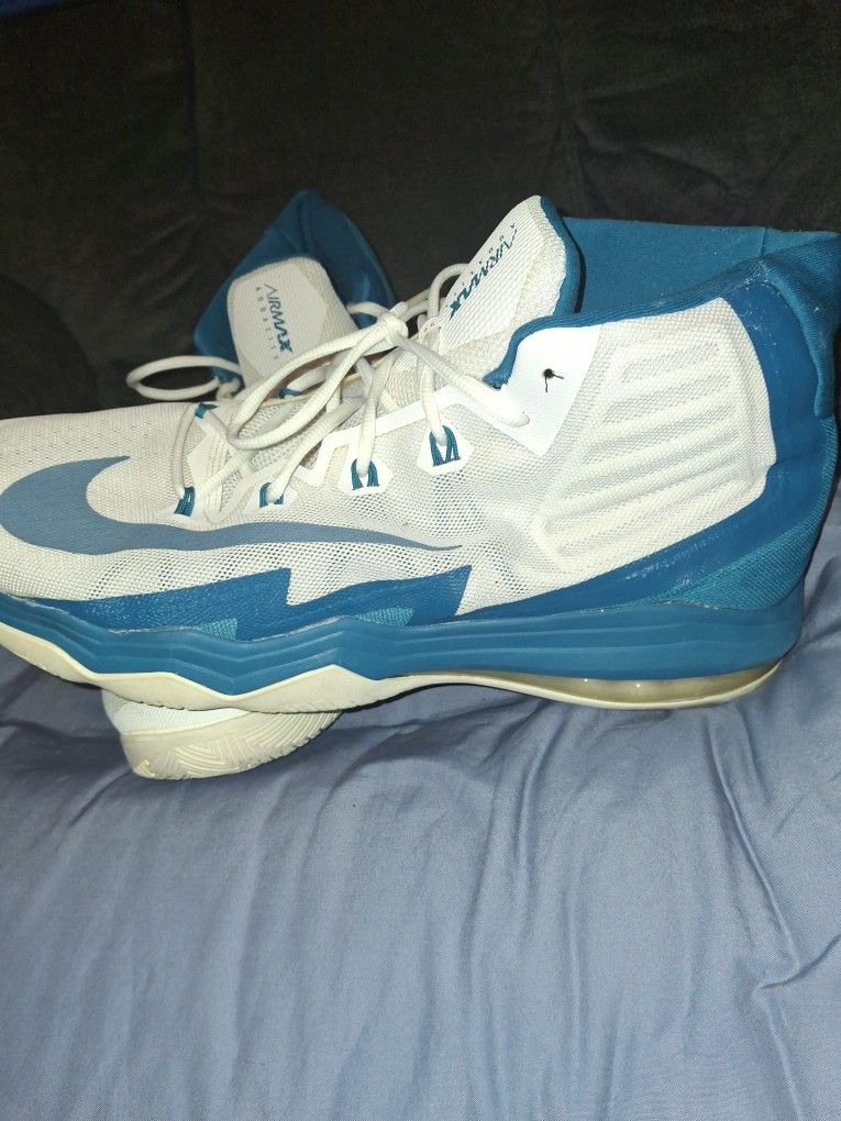 Nike Air Max Audacity 2016 basketball shoe in white and light blue Men18