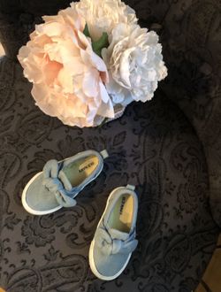 Old navy shoes for girls size 6