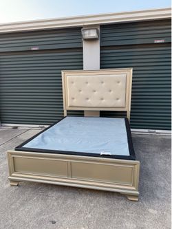 Queen Bed Set