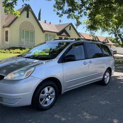 2004 Toyota Sienna