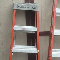 Louisville 5 Ft Ladder 300 Lb Capacity 
