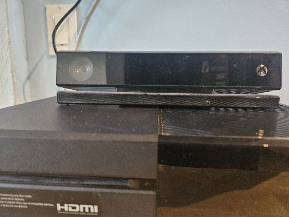 Xbox One w/ Kinect & 2 Games