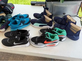 Woman’s Nike shoes size 7