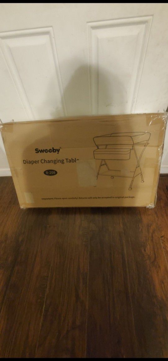 Sweeby Changing Table 