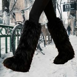 BRAND-NEW Black Faux-Fur Winter Snow Boots (7-8)