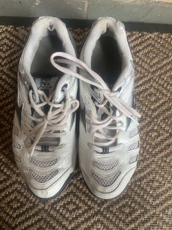 Volleyball shoes