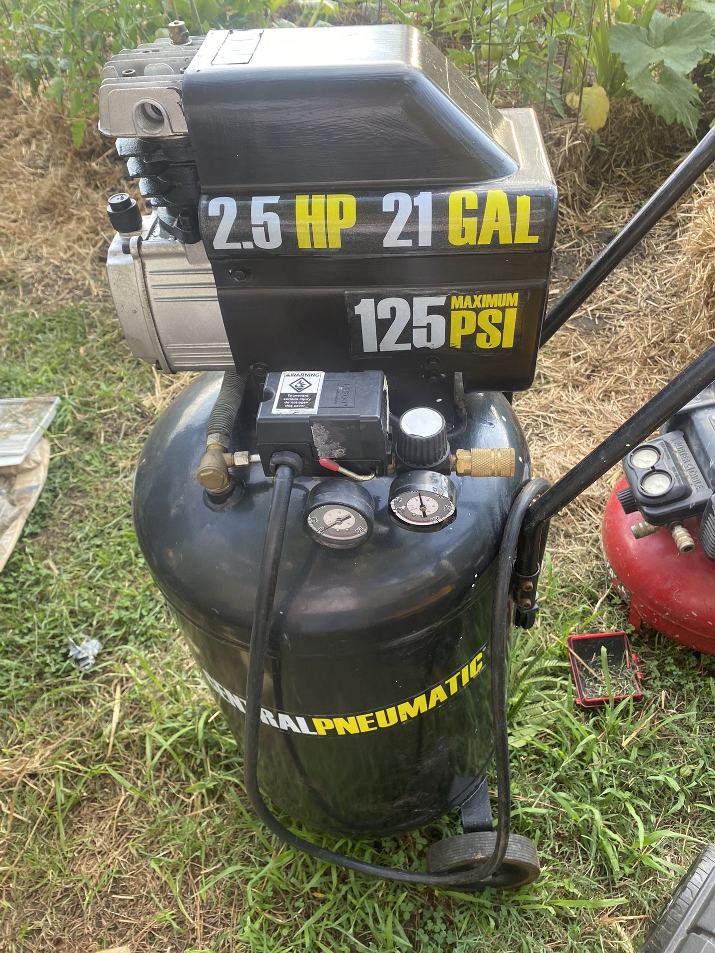Central Pneumatic 21 Gallon 125 PSI 2.5 HP Air Compress