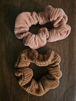 2 New Hair Scrunchies Ponytail Holder Hair Accessory