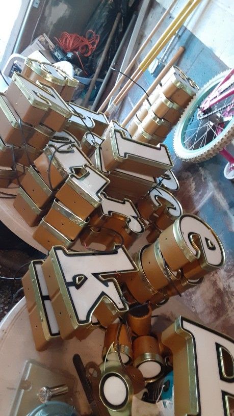 Commercial Metal Sign Lighted Letters