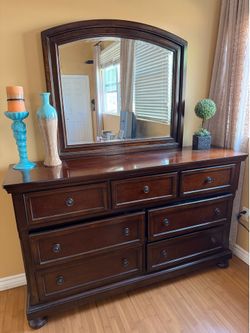 Six drawers dresser and nightstand